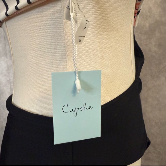 Cupshe Black and White Reversible Peach Coral Paisley One Piece Cutout Swimsuit - Picture 8 of 11